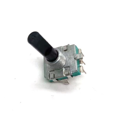 Czarny przełącznik obrotowy EC16 Przycisk enkodera DC250V Plastikowy wałek