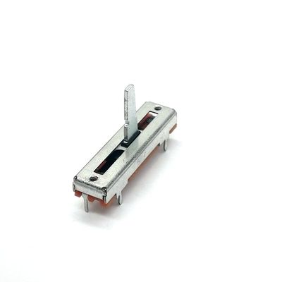 C3021N Metalowy uchwyt 20 mm skoku 8,1 mm szerokości używany do słuchawek i mikrofonu konsoli dźwiękowej