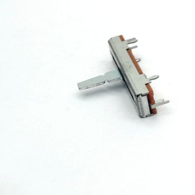 C3021N Metalowy uchwyt 20 mm skoku 8,1 mm szerokości używany do słuchawek i mikrofonu konsoli dźwiękowej