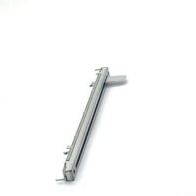 C10042N Metalowy uchwyt 100 mm skoku 8,1 mm szerokości używany do słuchawek i mikrofonu konsoli dźwiękowej